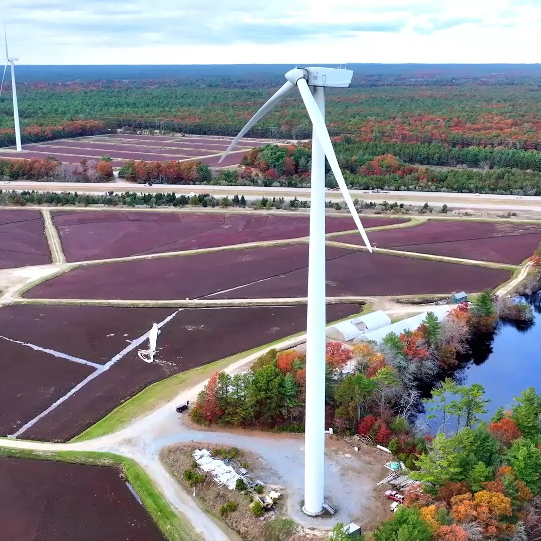 👀Stunning video from Cape Cod shows a broken wind turbine after one of the blades became detached on Friday afternoon. Read more: