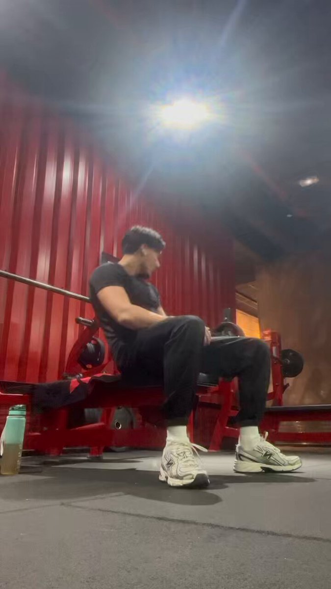 Bon j’ai tenté 90kg au bench j’ai fais 5 rep ou 4 je crois, objectif 100kg bench avant fin d’année