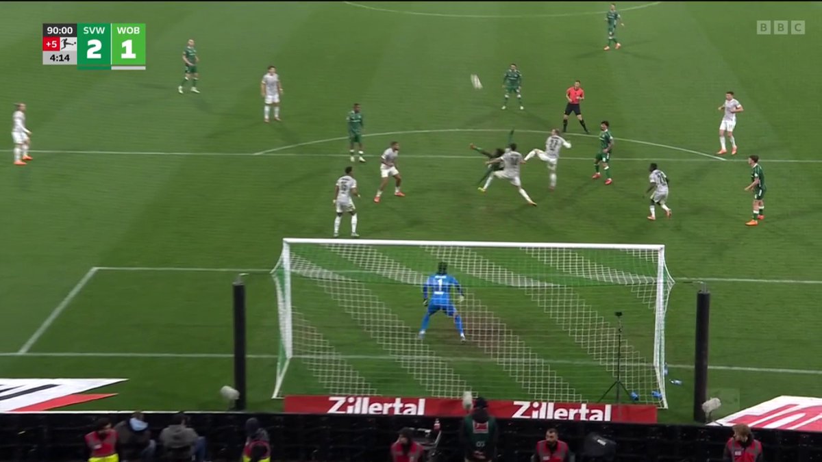 When your failed overhead kick turns out to be a great assist! 🅰️🤯 Victor Boniface's mishit attempt becomes the perfect pass to Samuel Mbangula to seal Werder Bremen's win over Wolfsburg 😅