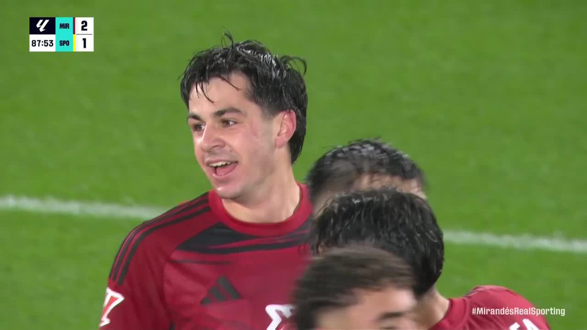Hubo un GOLAZO de Gonzalo Petit para Mirandés que venció 2-1 a Sporting de Gijón en el minuto 88. Ingresó a los 74' y convirtió 14 minutos después. Convierte un gol cada 93' minutos en el conjunto español. Lleva 4 goles y 1 asistencia.