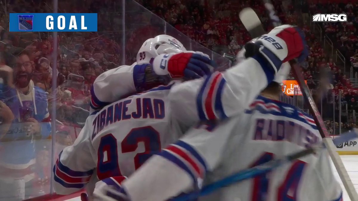 THE BREADMAN WITH HIS 3RD POINT TONIGHT MAKES IT 3-1 🍞