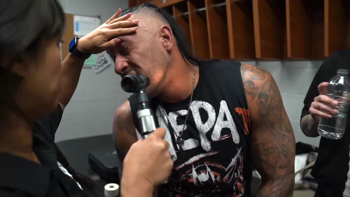 EXCLUSIVE: Damian Priest is attended to by medical after another attack to his eye on #SmackDown