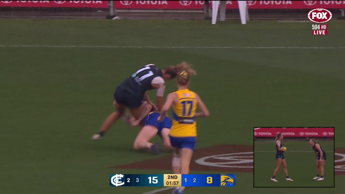 Yas Duursma is up and OK after Roxanne Roux gave away this free kick for diving at the knees. 📺 Watch #AFLWBluesEagles on Ch.504 or stream on Kayo: ✍️ BLOG 🔢 MATCH CENTRE