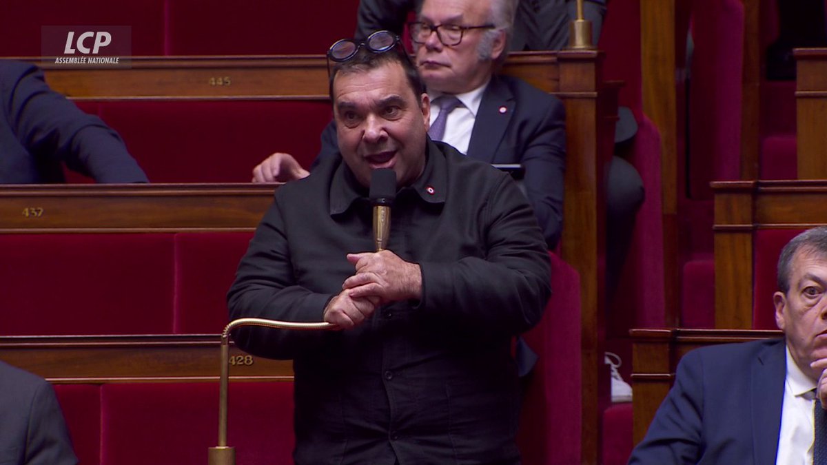 "Un scandale d'Etat depuis 40 ans" : Les députés adoptent un amendement de Richard Ramos (MoDem) visant à taxer les entreprises qui produisent ou vendent de l'hexane. L'objectif étant d'ouvrir la voie à une interdiction de ce solvant dans l'alimentation. #DirectAN #PLFSS2026