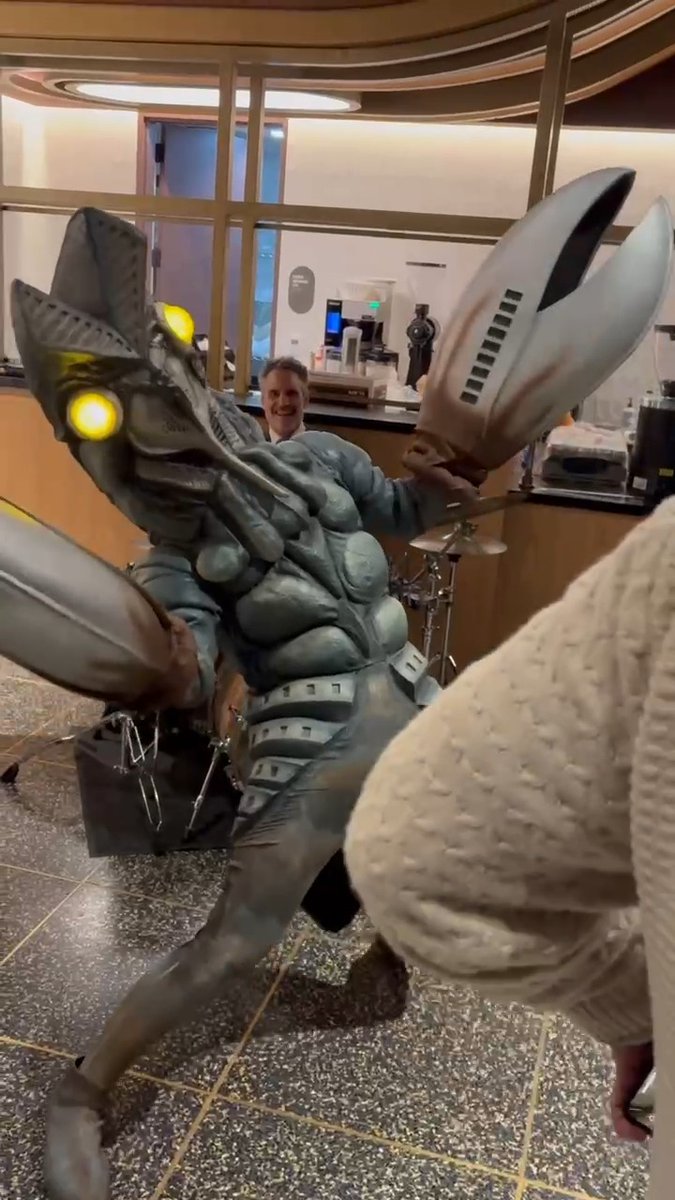 Baltan just loves to break it down whenever he comes to the U.S. 🕺VisualEffectsSociety #Ultraman #tokusatsu #VESHonors