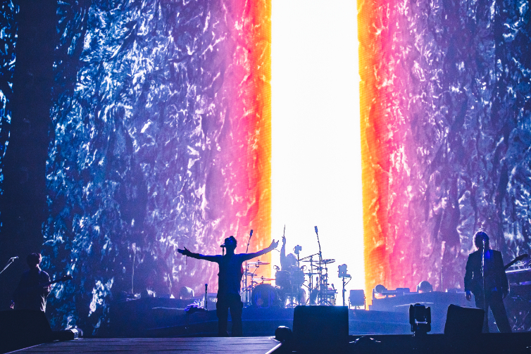 ONE OK ROCK「Renegades」が先日、音楽配信サービス・Spotify にて9千万再生を突破!手を取り合って抑圧に抗い、新たな未来を切り開こうとする想いが歌われた曲。親交のある人気ミュージシャン・Ed Sheeran との共作であり、このペースだと来年には1億回を突破する見込み。