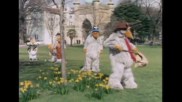 Was the UK on drugs in 1974 when hosting the Eurovision Song Contest. The year ABBA won. The interval was The Wombles..... I am crying laughing 😭😭🤣🤣🤣 It's so cute and just marvellous.