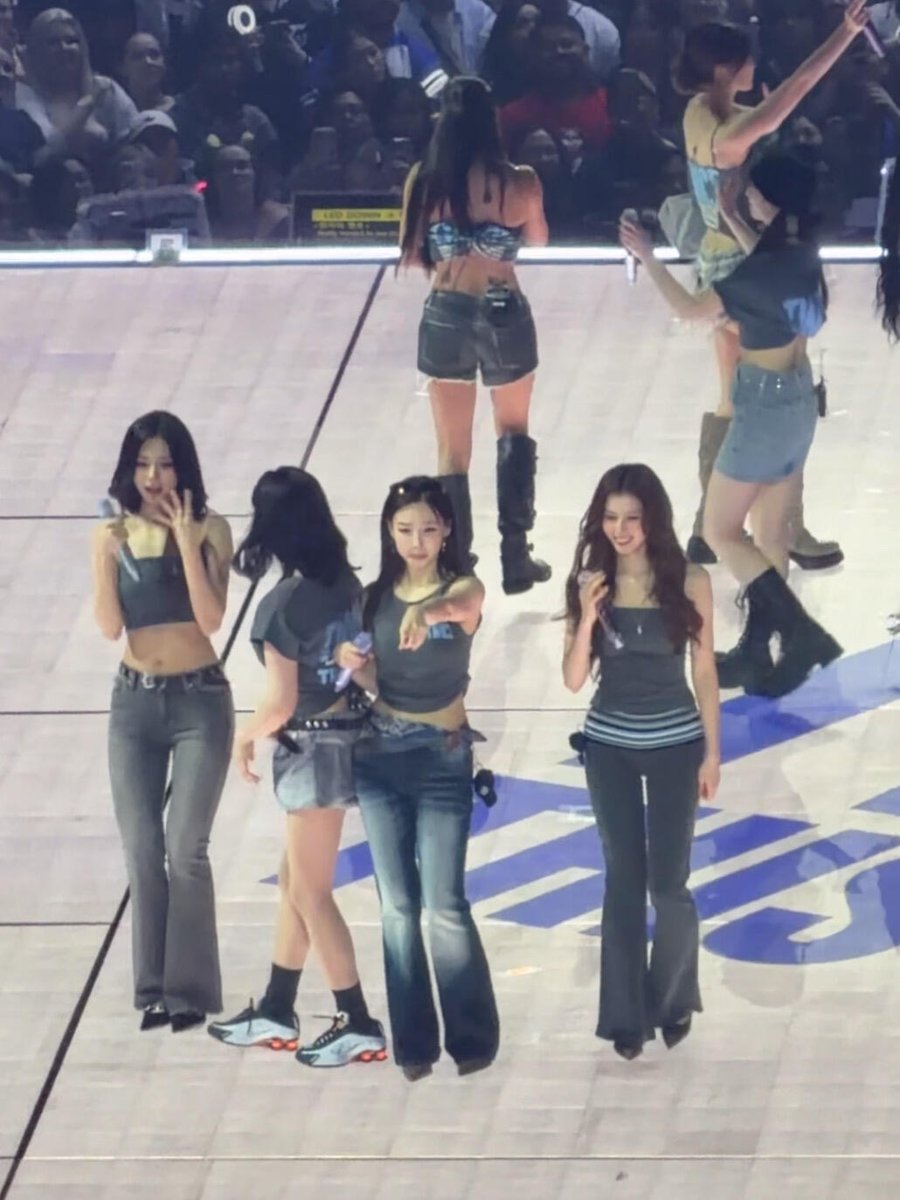 ALL OF THEM DANCING TO NAYEON'S POP AND MISAMO'S IDENTITY 😭