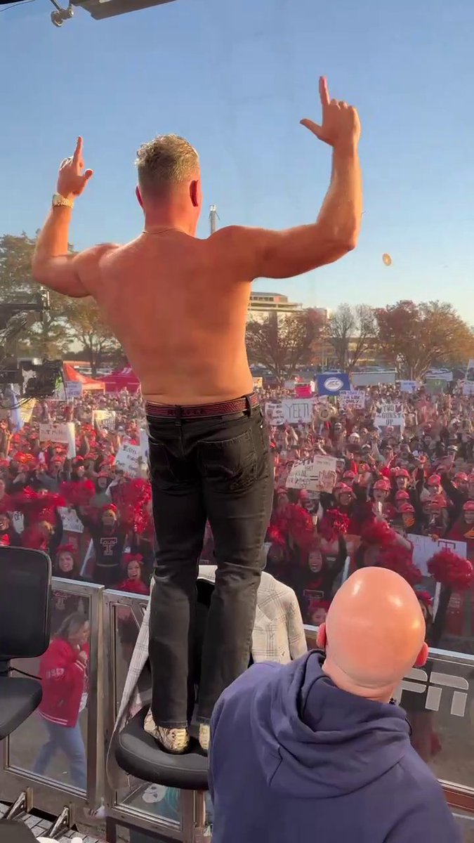.Pat McAfee's pre-show energy is everything 🔥🤣