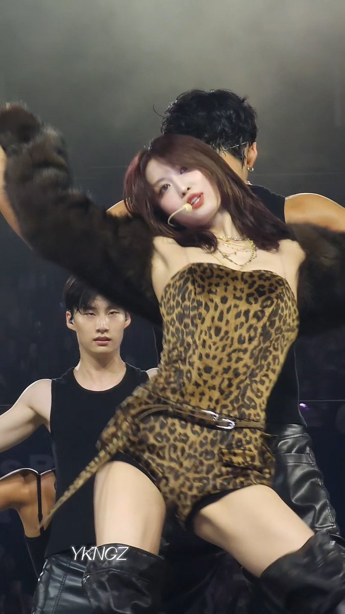 IT'S MOMO DAY EVERYONE #HappyMomoDay #Happy_PeachDay_MOMO #모모에게_어김없이_끌려들어