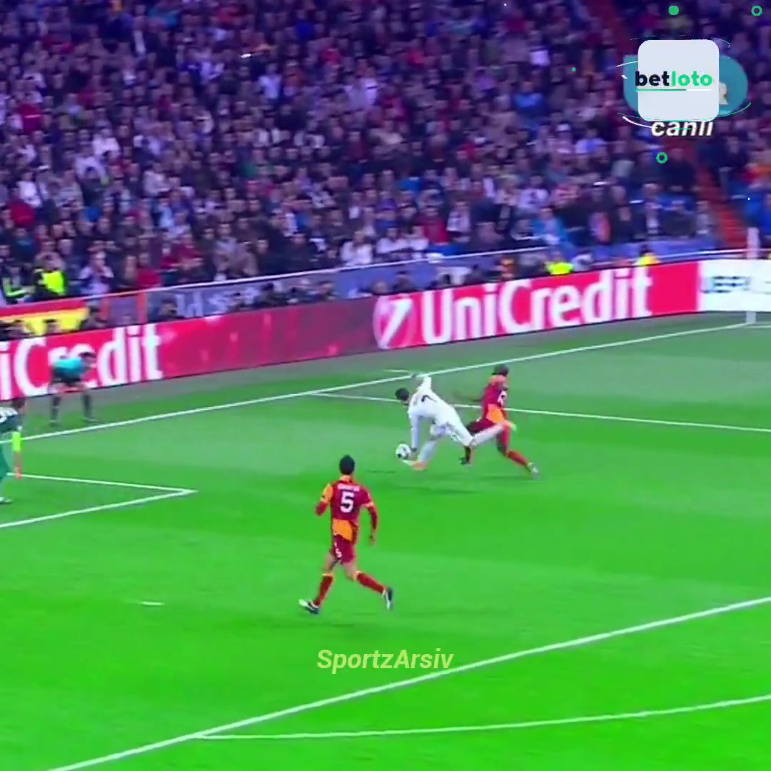 Dany Nounkeu tek omuz darbesiyle Cristiano Ronaldo'yu yere seriyor