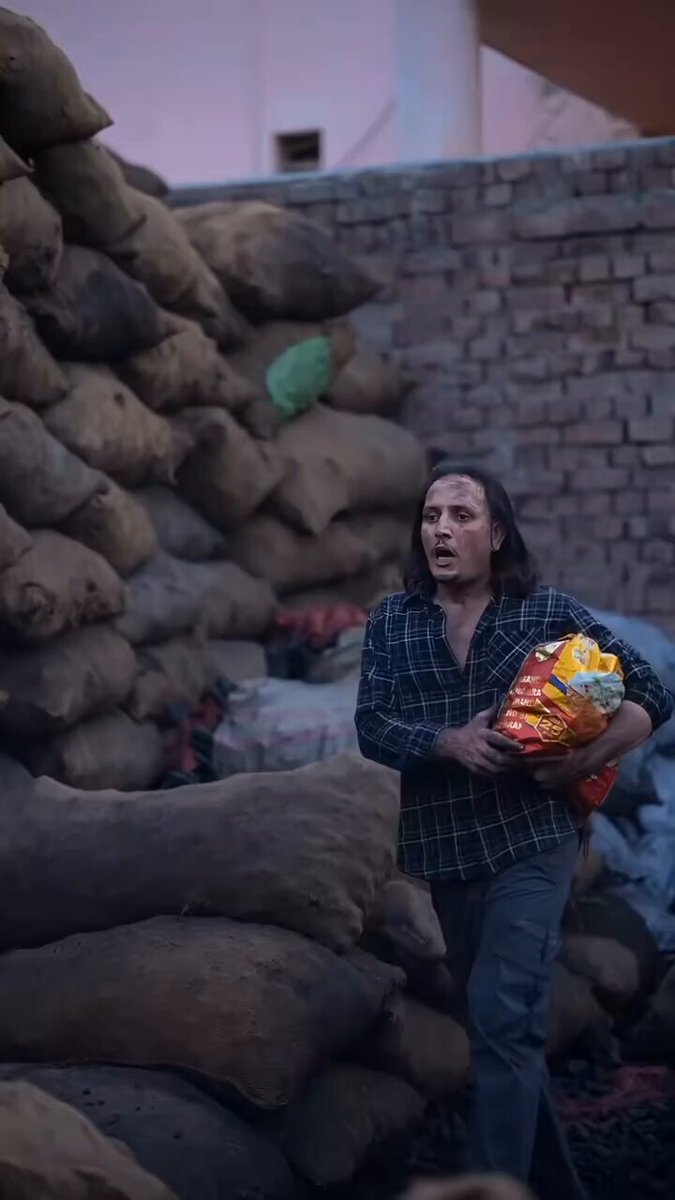 اس لڑکے نے غلام قوم کی صحیح تصویر کھینچتے ہوئے سچ میں آخیر کر دی۔ عمران خان غلاموں کو جگا رہے ہیں 💔 #راستہ_ایک_آزادی_یا_موت