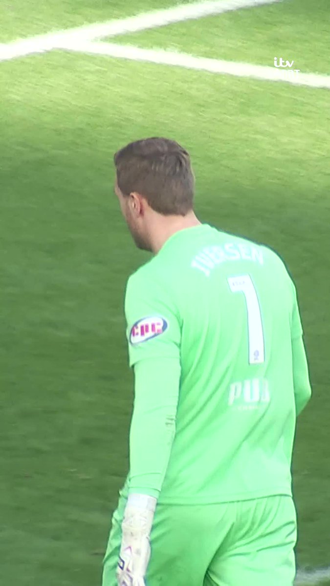 Preston fans look away now 😳 An absolute howler from Daniel Iversen gifting Millwall an equaliser!