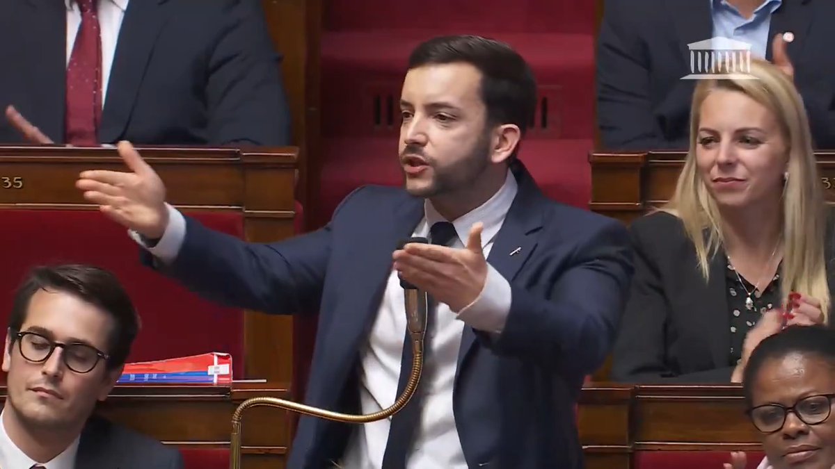 ❌ « Nous voterons contre cette première partie sur les recettes. Pour une raison simple : il faut voter contre la mascarade qui s’organise sous nos yeux et qui s’appelle le socialo-macronisme. C’est toujours la même chose : désigner la grande finance et les milliardaires comme les ennemis du peuple français, puis finir par piquer 3 milliards d’euros aux classes moyennes et aux épargnants. » #Budget2026 Jean-Philippe Tanguy Ⓜ️ sur le vote de la partie recettes du PLFSS 2026 ⤵️