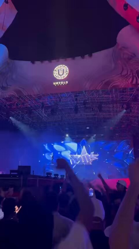Vik performing at UNTOLD Festival in Dubai! 🇦🇪