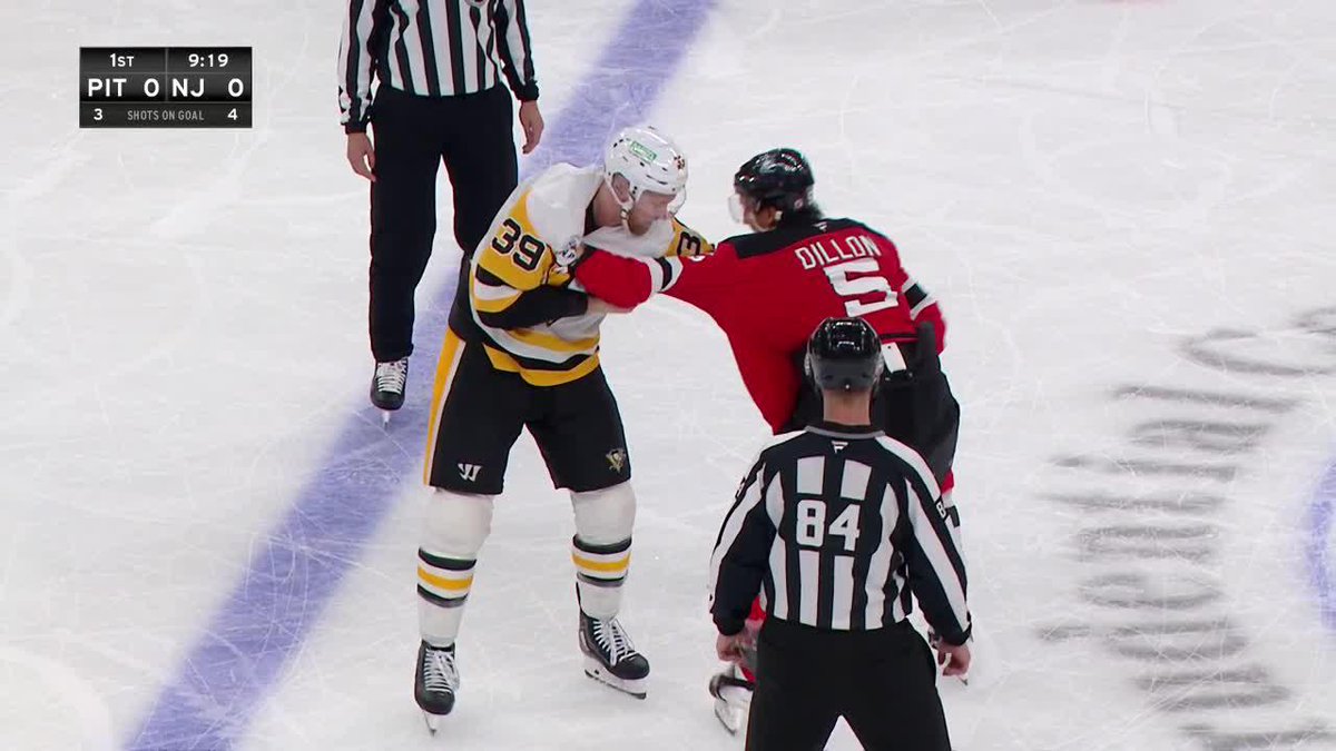 Anthony Mantha takes exception after Brenden Dillon levels Novak 💥