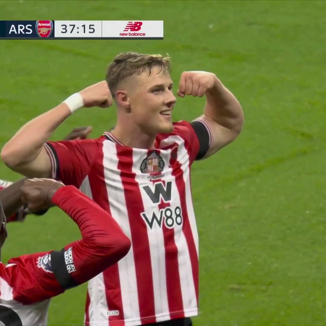 DAN BALLARD RAISES THE ROOF AT THE STADIUM OF LIGHT. SUNDERLAND LEAD ARSENAL.