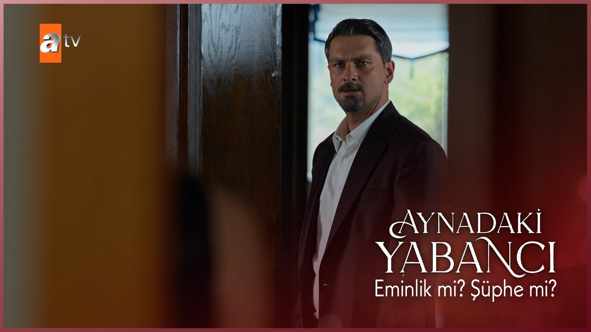 “Defne! Sevgilin var mı?” Bir fotoğraf, bin şüphe. Emirhan artık emin olmaya tehlikeli derecede yakın.⚡#AynadakiYabancı atv