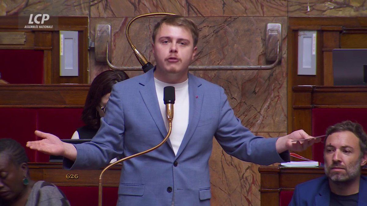 "Vous êtes une belle bande de bureaucrates à l'extrême droite !", déclare Louis Boyard. "Quand on va se confronter à la réalité, on découvre ce que vous êtes, des monstres", affirme l'élu LFI, qui provoque l'hilarité de Marine Le Pen. #DirectAN #PLFSS2026