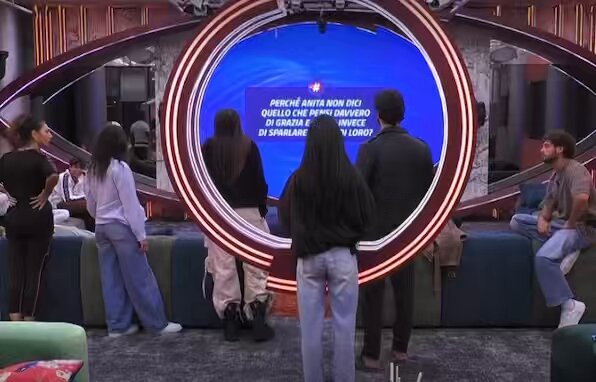 non ho mai visto in vita mia una concorrente + falsa di anita FATE VEDERE TUTTE LE CLIP IN PUNTATA CAZZO !!! #grandefratello