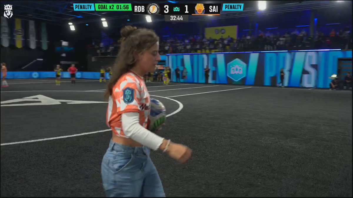 🦸‍♀️ heretics totakeki, lesionada, chuta el penalti presi al rescate de Saiyans FC 🧡💙.