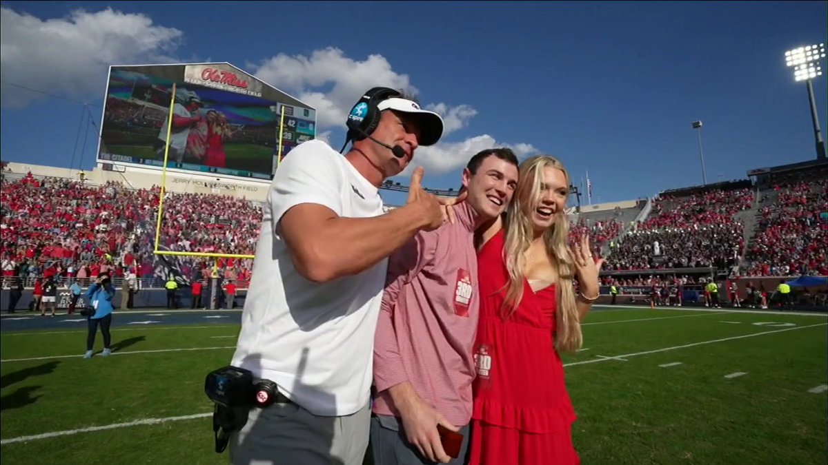 .Lane Kiffin wanted to congratulate a successful proposal during the game ❤️ Ole Miss Football