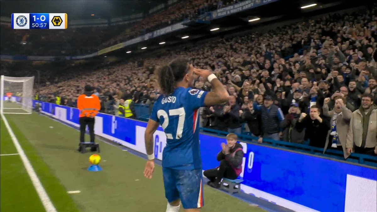 Malo Gusto scores his first Chelsea goal! 🔵