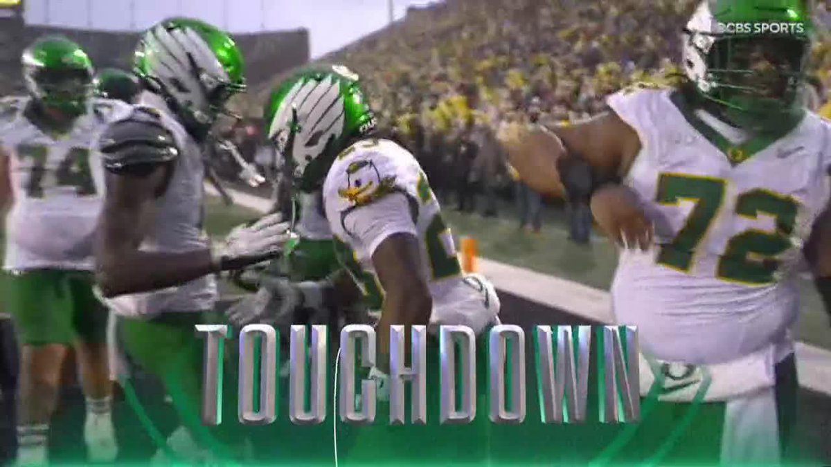 Oregon punches it in! Dierre Hill Jr. finds the end zone.