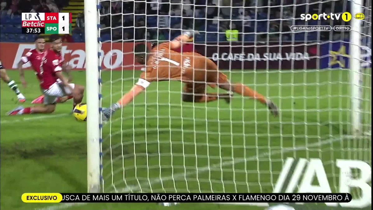 Gabriel Batista negou o segundo dos leões com a ponta dos dedos 🧤 #sporttvportugal #LIGAnaSPORTTV #LigaPortugalBetclic #CDSantaClara #SportingCP