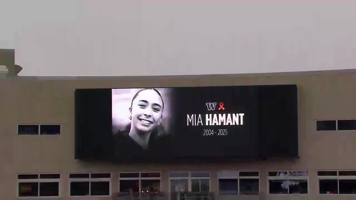 Wisconsin held a moment of silence ahead of their game with Washington Football for Mia Hamant, the Washington Women's Soccer player who recently passed after a battle with kidney cancer 🧡💜