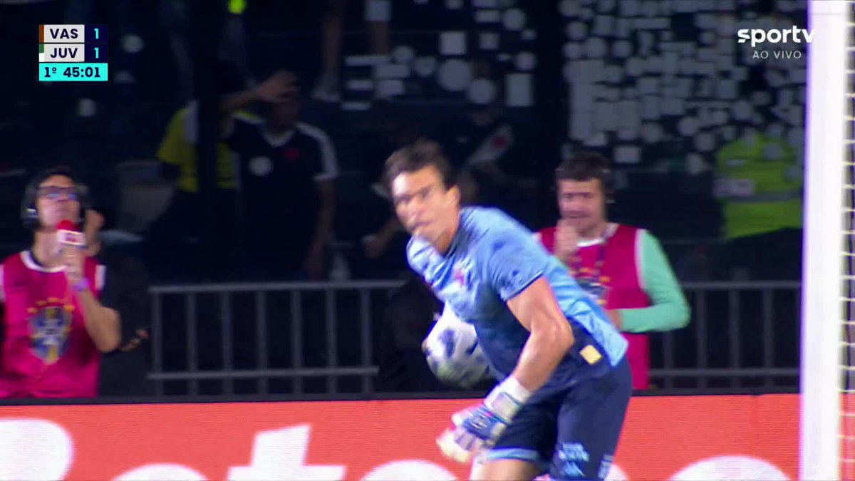 Léo Jardim entregou a paçoca e Nenê virou o jogo. Vasco 1x2 Juventude. 🎥 sportv | ge