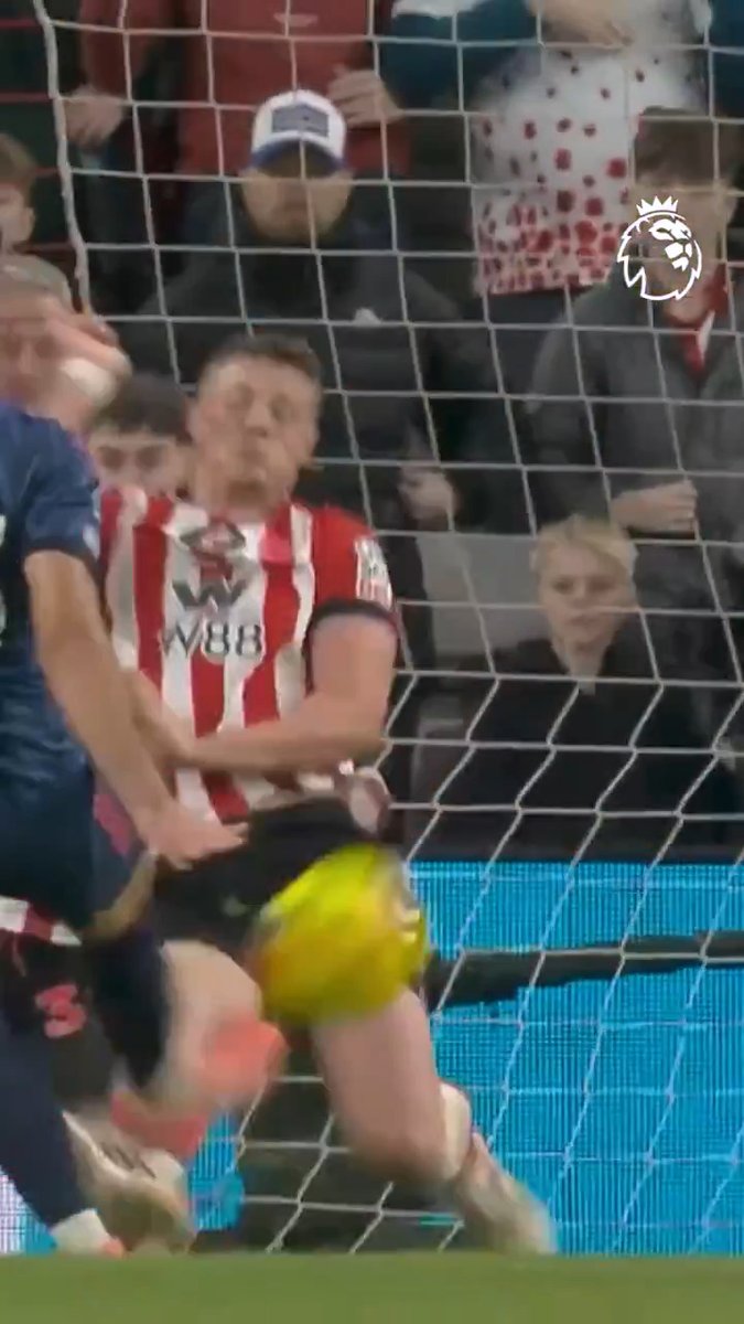 It’s 90+7’, and your centre-back puts in THIS block to earn a point. ✊ Sunderland AFC
