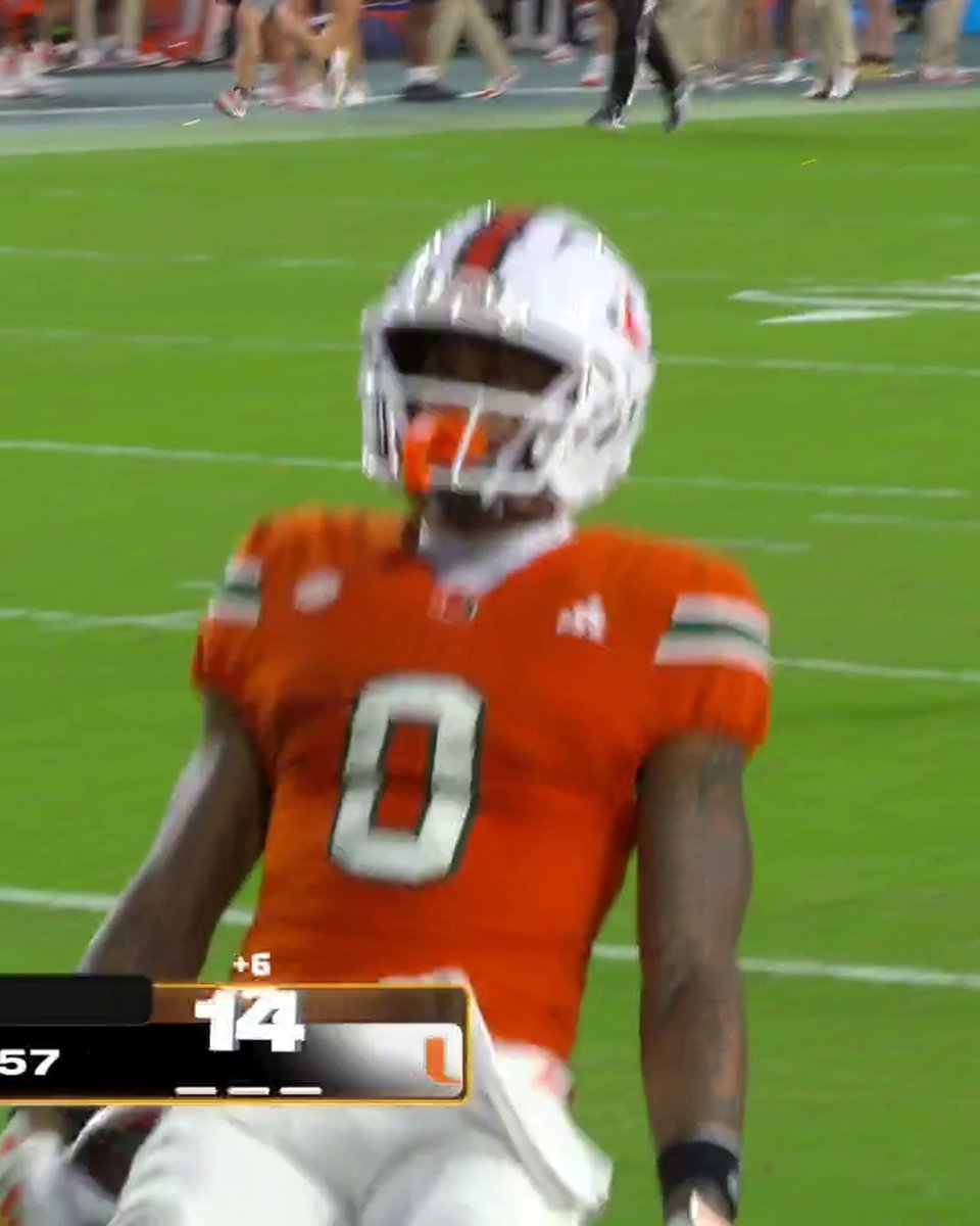 Carson Beck threw a laser on this TD 🎯 Miami Hurricanes Football
