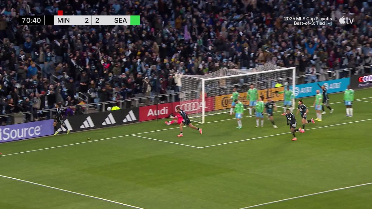 10-man Minnesota United come back from down 2-0 vs. Seattle Sounders to take a 3-2 lead 😱 (via Major League Soccer)