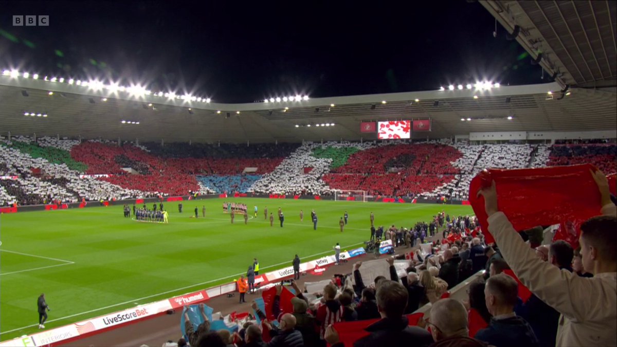 There were poignant scenes in football stadiums up and down the country this weekend. ♥️