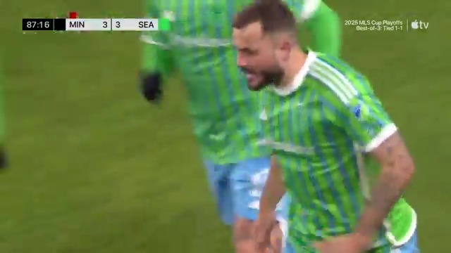 Jordan Morris comes up clutch in the 88th minute to send Game 3 to penalties 👊 (via Major League Soccer)