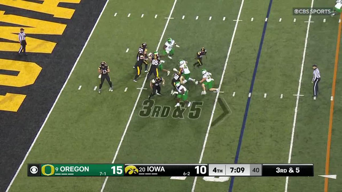 GOIND DEEP. Gronowski to Vonnahme for Iowa's biggest play of the day.