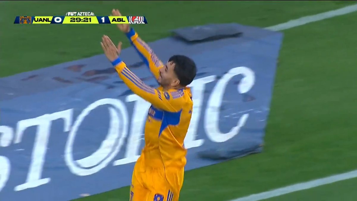 Jugadón de Aquino y Correa con su octavo del torneo. 🫡