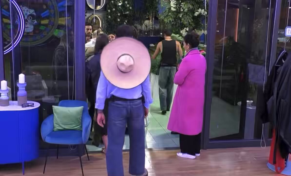 “sembra la fila per l’ostia vabbè… cos’é? la comunione? amen alla fine ditelo eh!” MATTIA IO TI AMO DA DOVE SEI USCITO TU💀💀💀✈️✈️✈️ #grandefratello #amanters