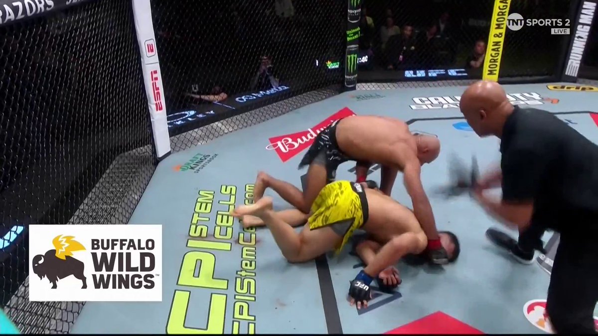 KN😲CKED 😱UT C😵LD! CLD JUST DID THAT!!! 🤯 #UFCVegas111 | LIVE on TNT Sports & discovery+