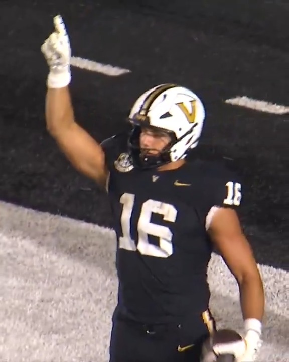 JUMP PASS. GAME WINNER IN OT. 😤 Vanderbilt Football