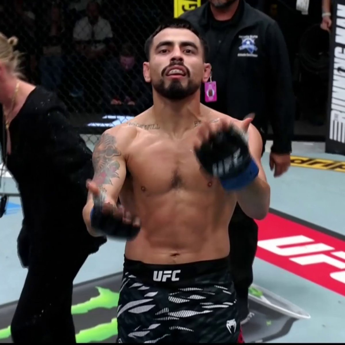 Joseph Morales hit the 6-7 celly after his first round submission win 🔥 #UFCVegas111