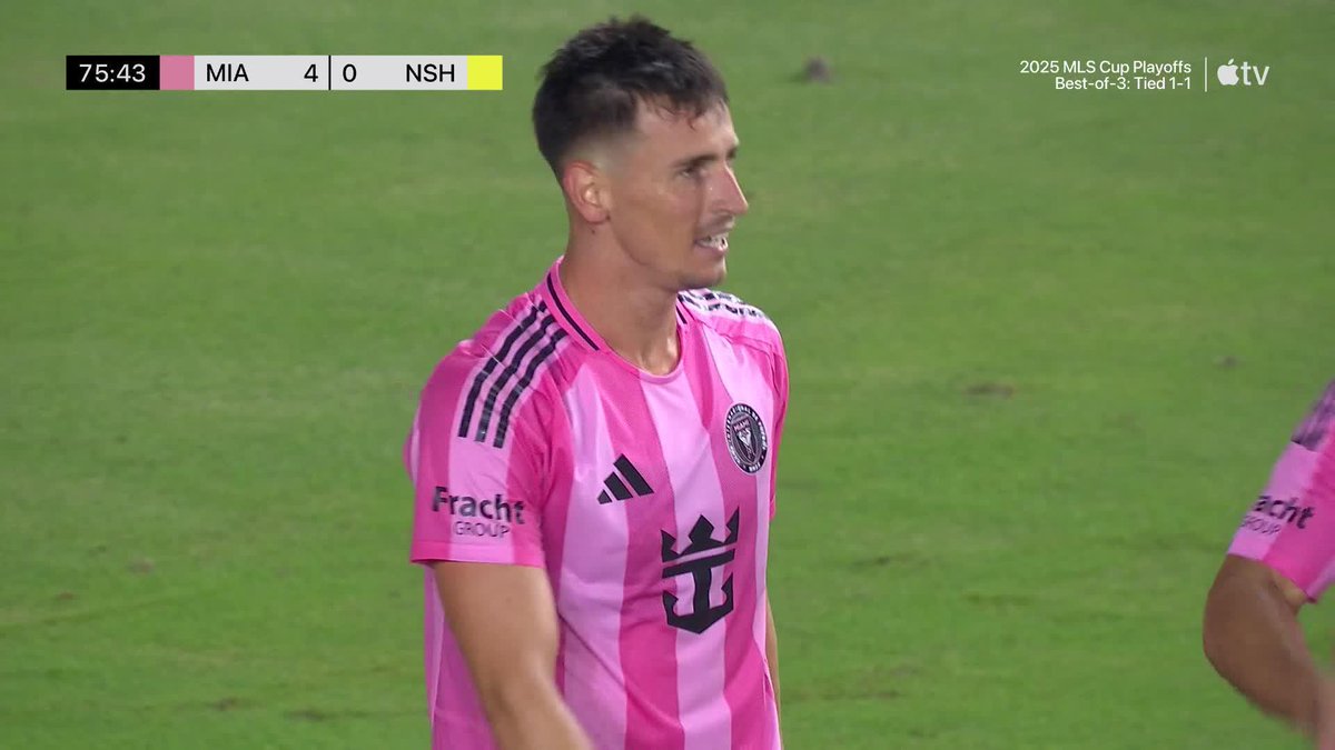 Allende finishes off Messi's 400th career assist with a beautiful chip 💫 (via Major League Soccer)