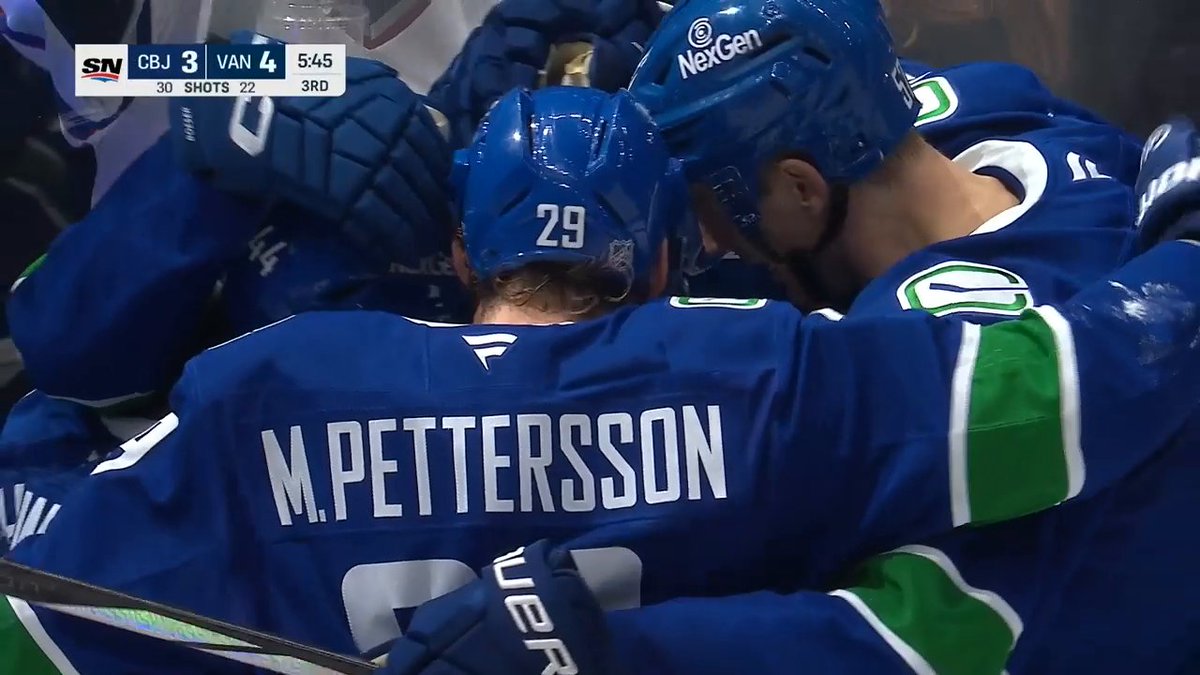 VANCOUVER TAKES THE LEAD THANKS TO BROCK BOESER! 🐳