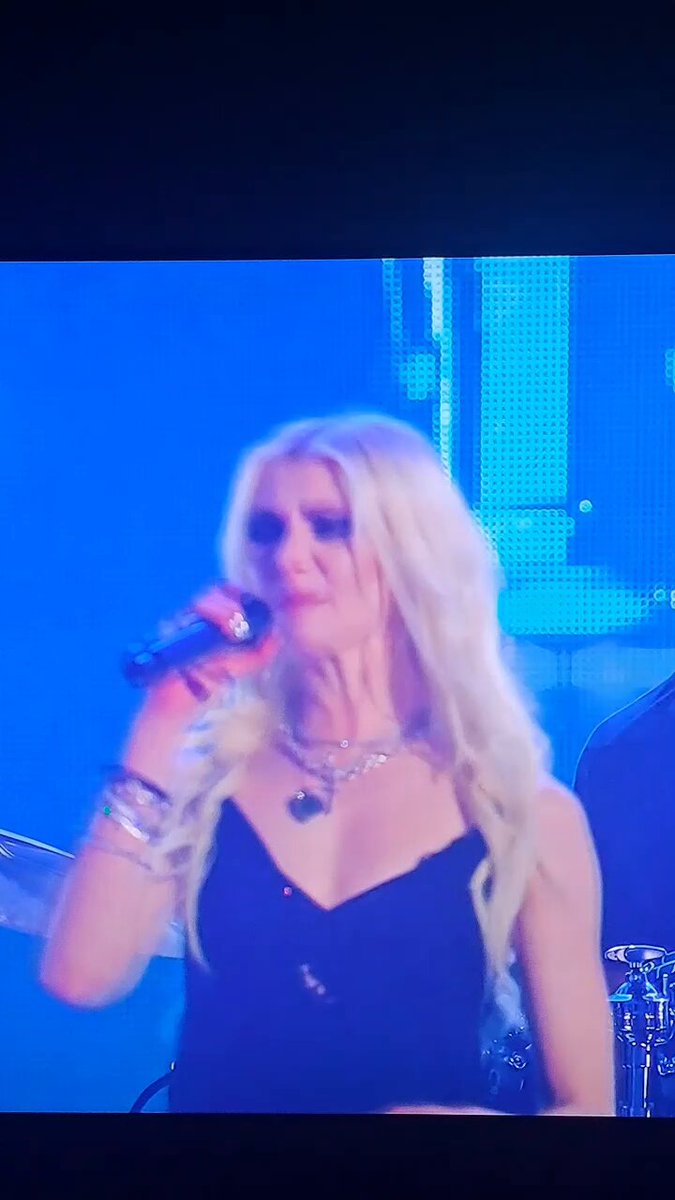 Soundgarden with Taylor Momsen &amp; Mike McCready performing 'Rusty Cage' at the Rock &amp; Roll Hall Of Fame 2025 Induction Ceremony
