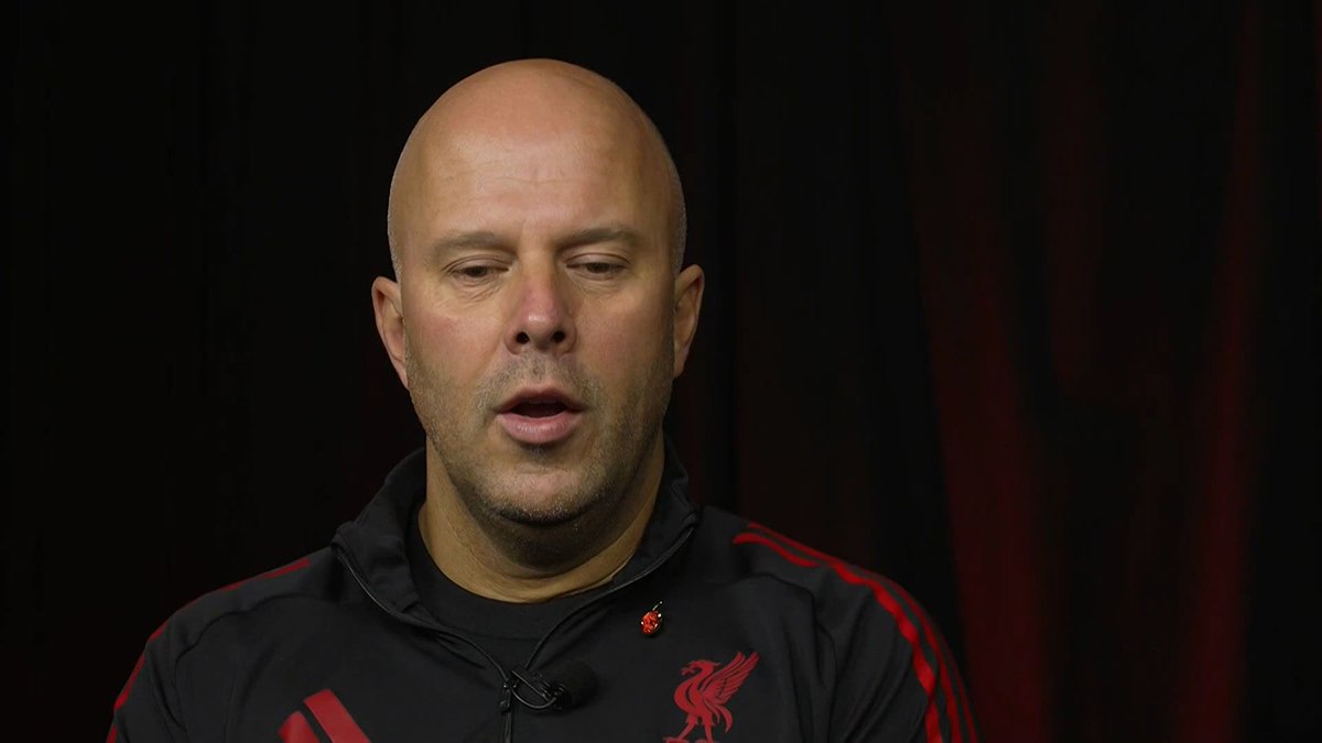 Arne Slot says that it is 'a joy' to watch Pep Guardiola's teams, whereas 'so many other games' have things that he doesn't like about football 👀🎙️