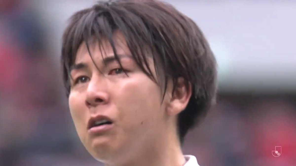 泰志、涙の挨拶。 昨季までサンフレッチェ広島に所属し、浦和レッズに移籍した #松本泰志 選手が試合後に紫のファミリーへ挨拶。 温かい拍手が送られていました👏 #sanfrecce #超ぶちあつ #Jリーグ