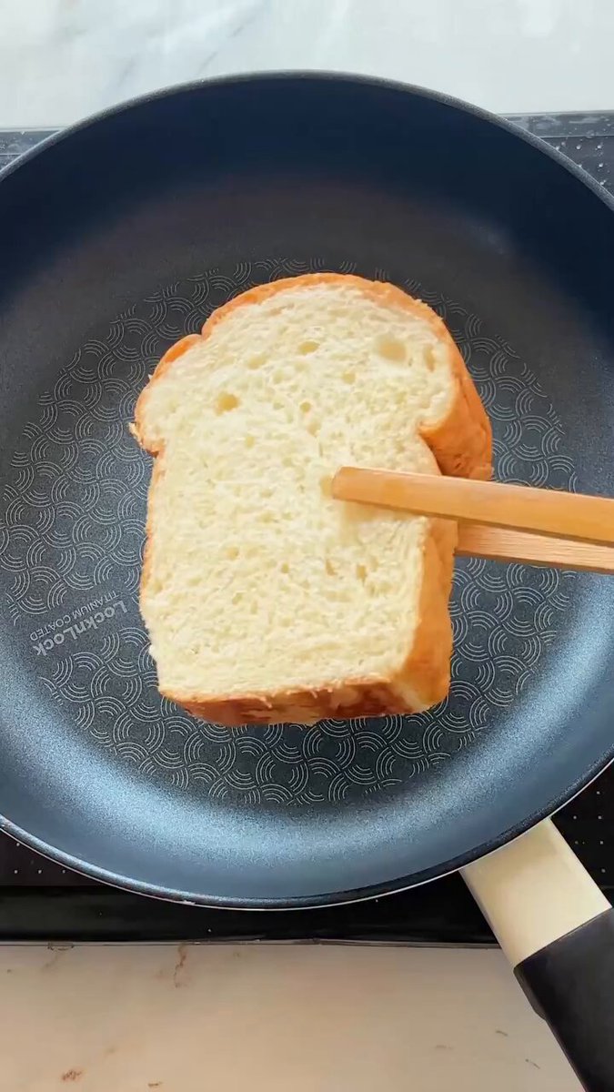 The viral crispy milk bread cheese 📹baked.happily.ever.after
