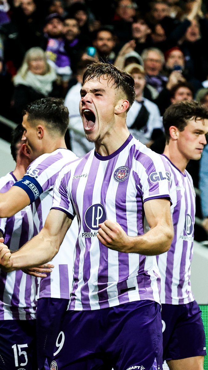 IL Y A DEUX ANS, LES VIOLETS MARQUAIENT L’HISTOIRE 😍💜🤍 Face au Liverpool de Jürgen Klopp, le TéFéCé s’offrait une victoire légendaire (3-2) dans un Stadium en fusion.🔥 🎥Toulouse FC