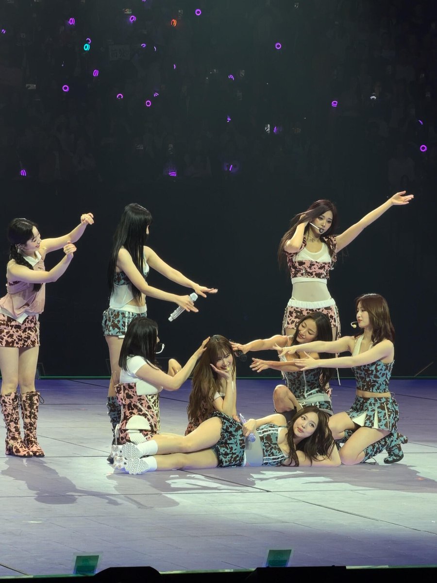 NAYEON ON THE FLOOR AND THE GIRLS JUST PLAYING ALONG LETTING HER DO WHATEVER 😭😭